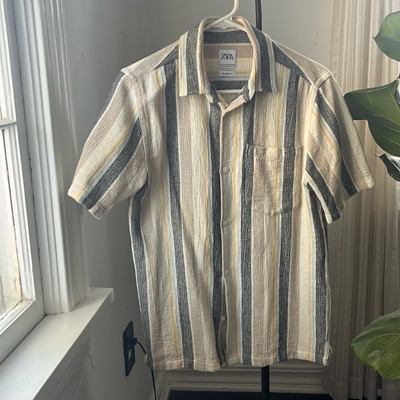 Zara Relaxed Fit Buttoned Polo - Picture 1 of 3